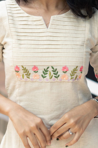 Soch Elegant Off-White Kurta Set with Floral Embroidery