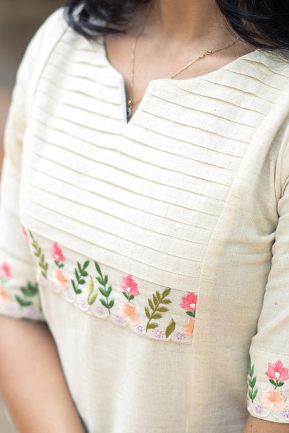 Soch Elegant Off-White Kurta Set with Floral Embroidery