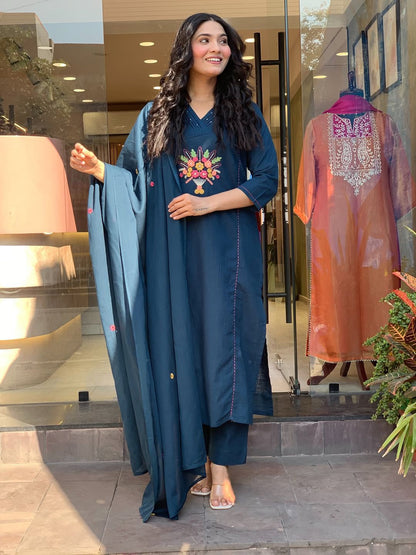 Women’s Teal Blue Cotton Kurta Pant Set with Embroidered Motif & Dupatta